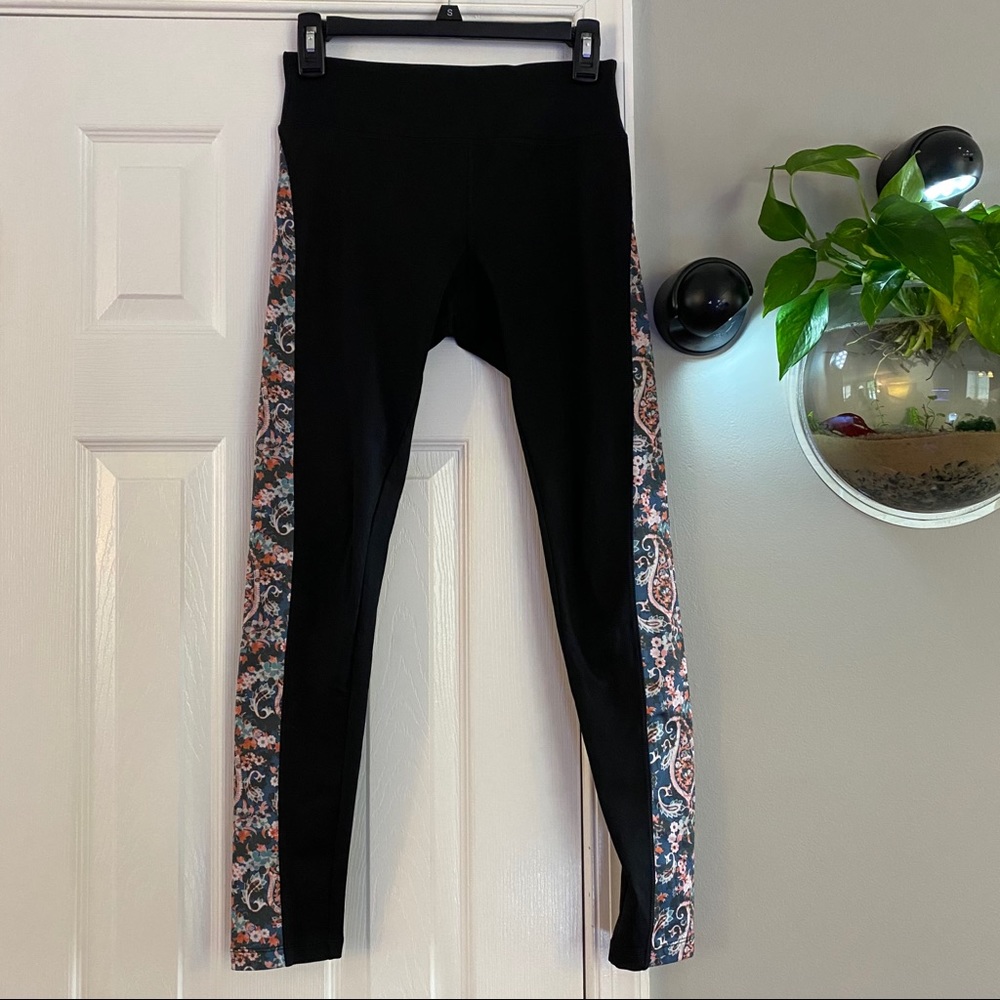 LuLaRoe Jordan Workout Leggings Black With Colorful Paisley Small Boho Athletic